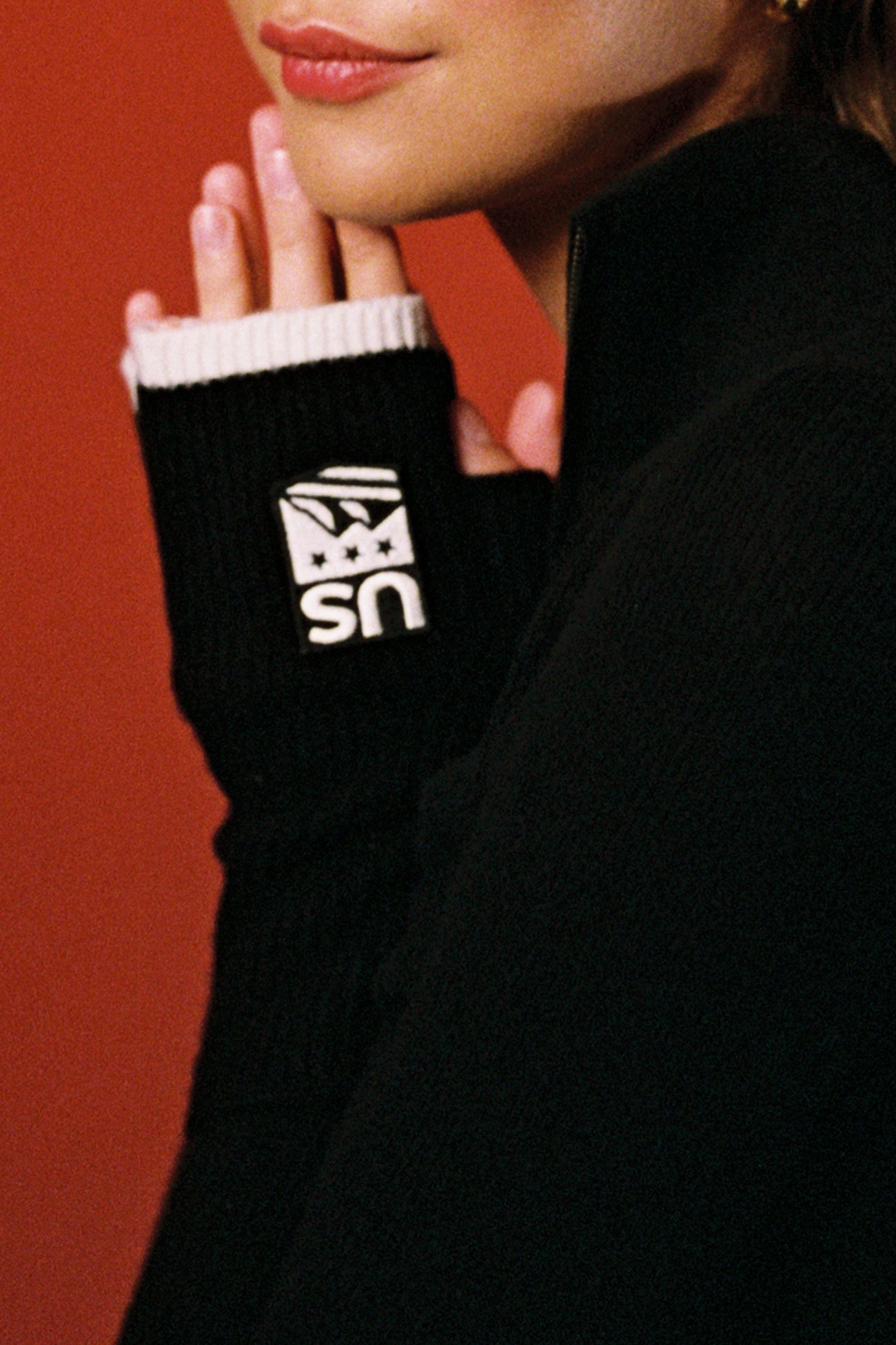 BLACK/ECRU