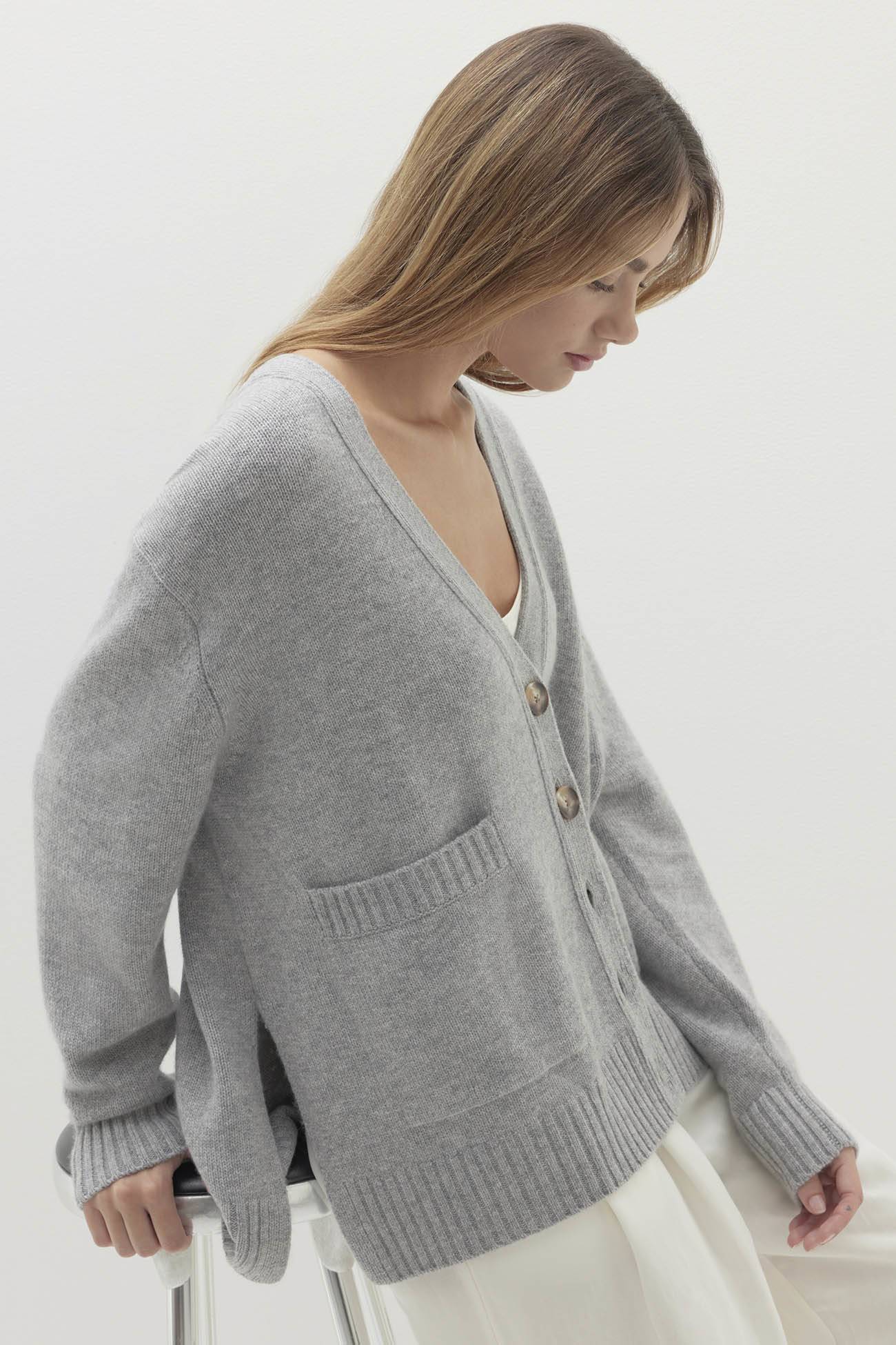 トップス YOKE 24FW BRUSHED CASHMERE CARDIGAN BRUSHED-CASHMERE CREW-NECK CARDIGAN - KHAKI | COS