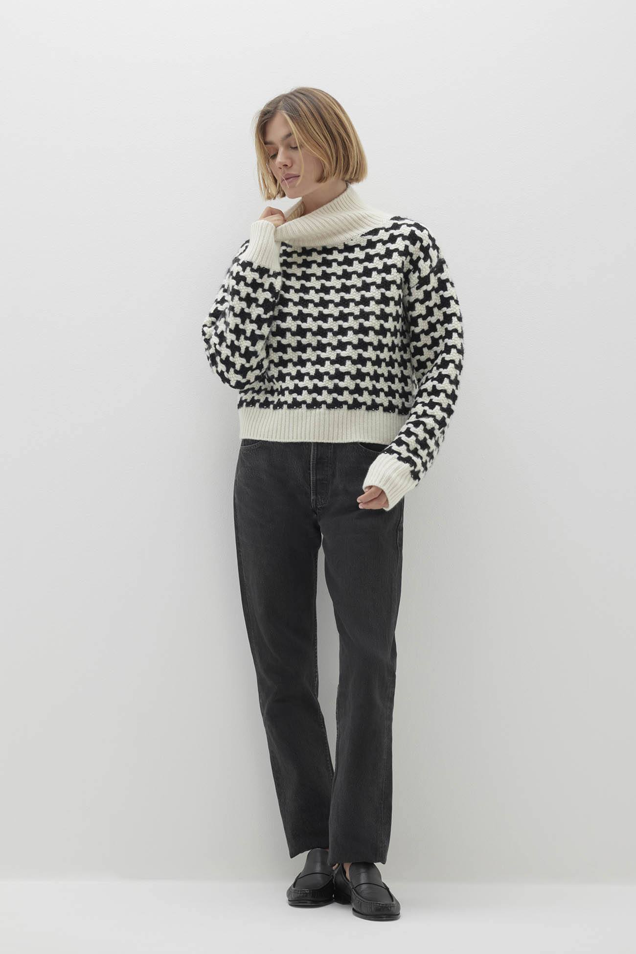 Women's Iris Houndstooth Turtleneck Cashmere Sweater | NakedCashmere