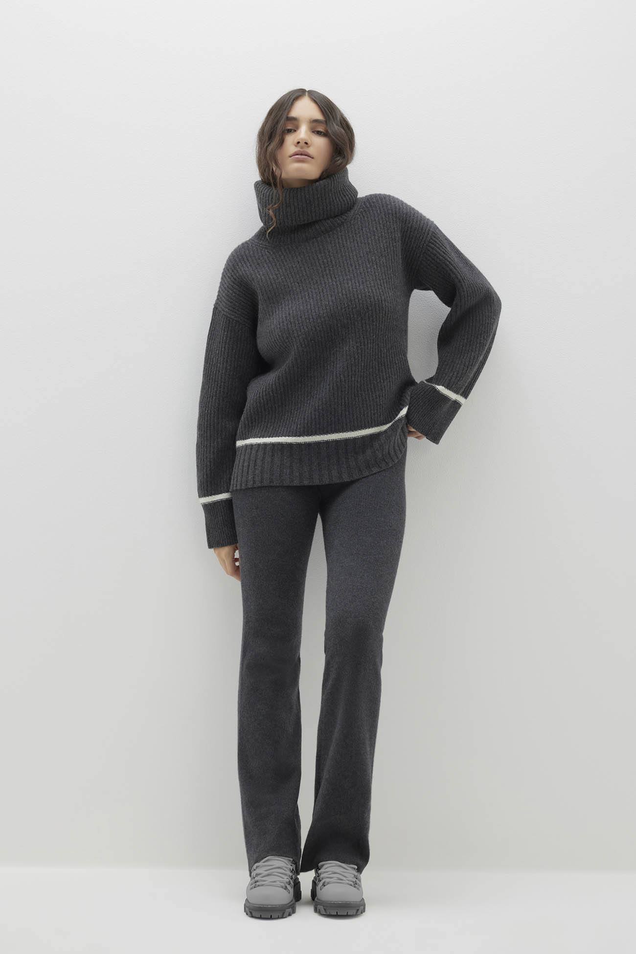 Women's Karol Turtleneck Cashmere Sweater | NakedCashmere