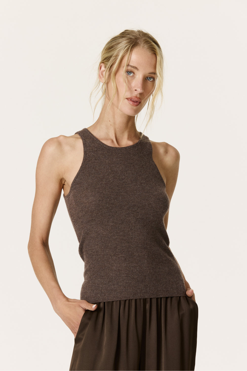 CAROLINA CREWNECK CASHMERE TANK - HEATHER COCOA