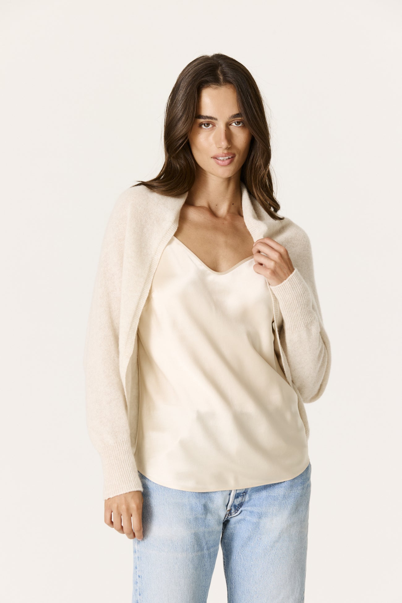 MELI SHRUG IN CASHMERE ULTRA LEGGERO - SABBIA