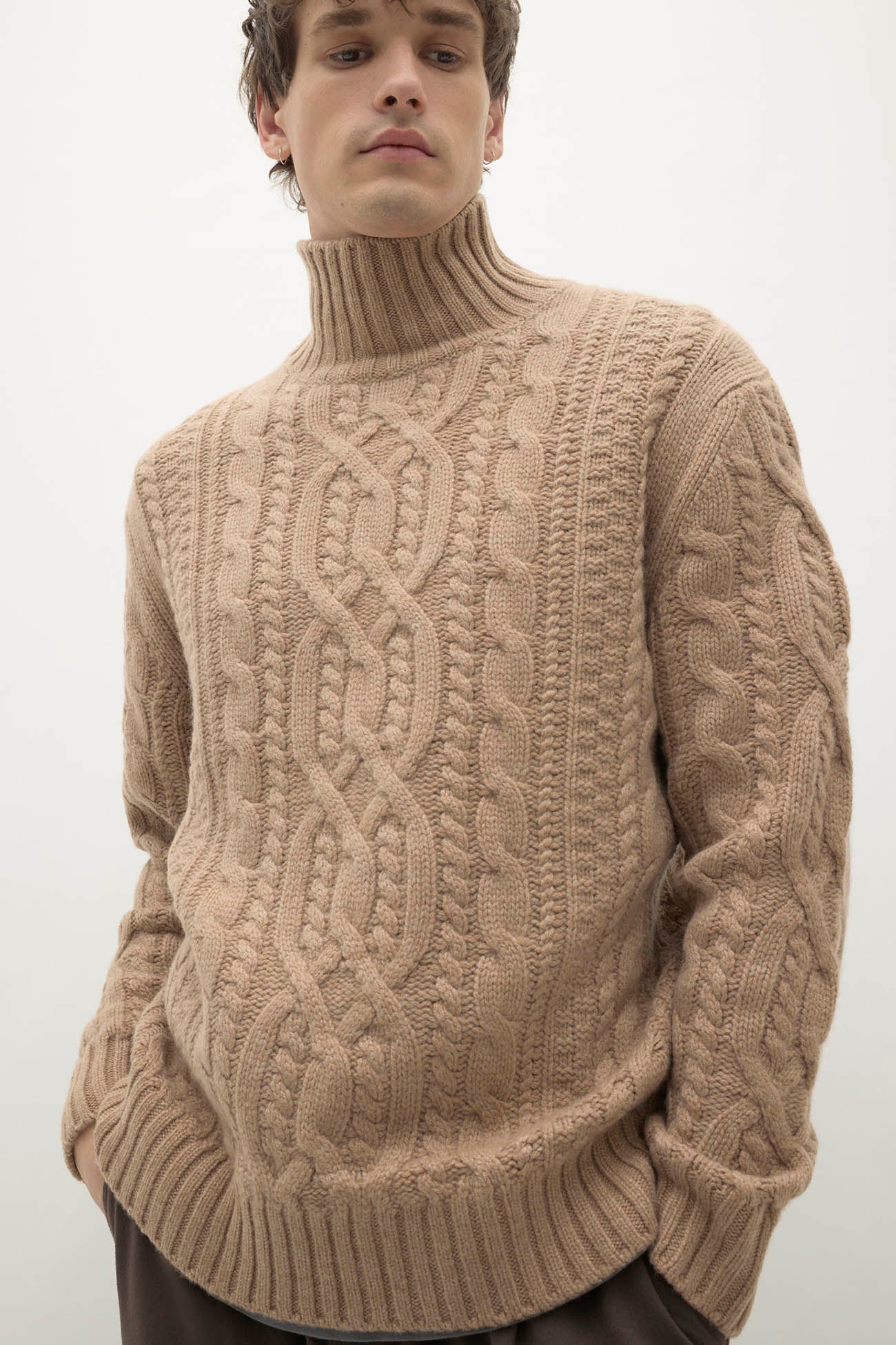 Men's Henry Cable Knit Turtleneck Cashmere Sweater | NakedCashmere
