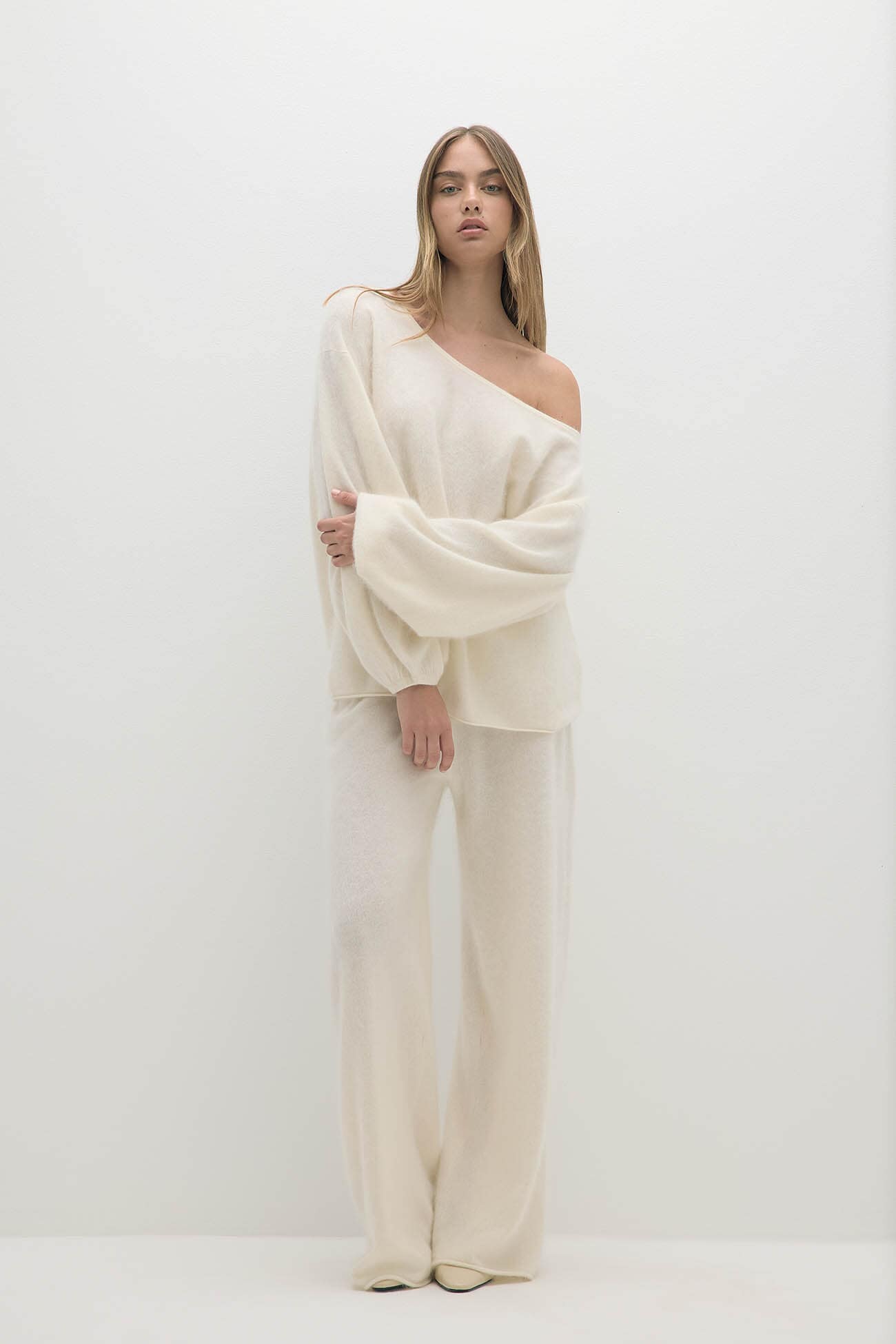 トップス Dolce. aimer knit/white Women's Brushed Cashmere Off Shoulder Sweater | NAKEDCASHMERE
