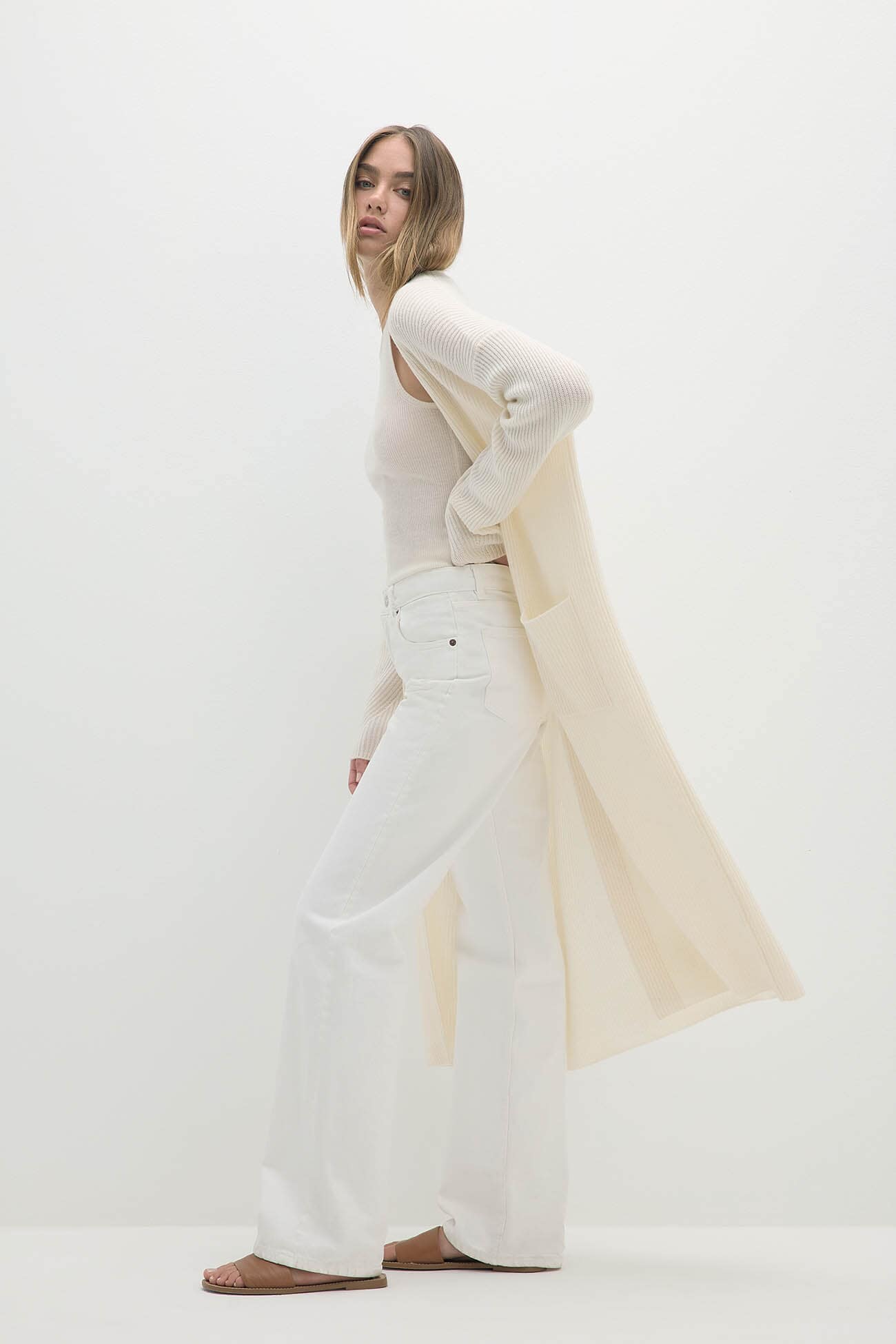 L'Appartement ASYMMETRY KNIT 新品　ホワイト ASYMMETRY KNIT（ニット／セーター）｜L'Appartement（アパルトモン