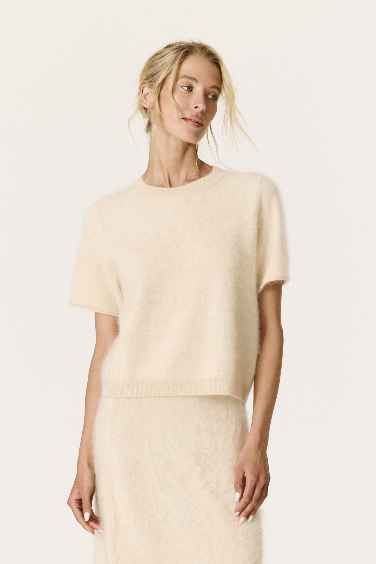 LEONA BRUSHED CASHMERE TEE - BARLEY