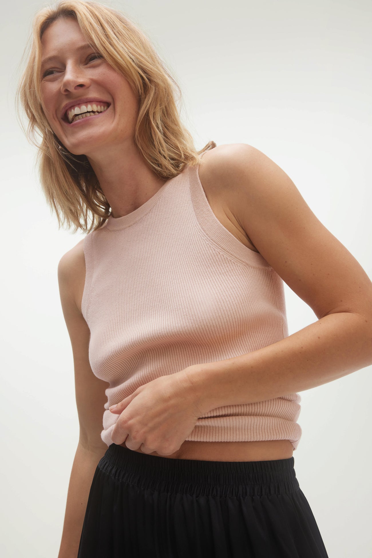 Women's Alessia Fitted Crewneck Tank – NAKEDCASHMERE